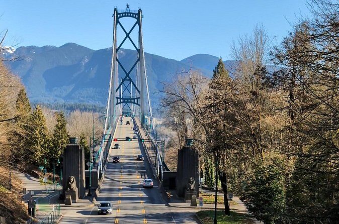 EcoEscape: Luxury & Exclusive Tour Experiences - Stanley Park Totem Poles and Prospect Point Views