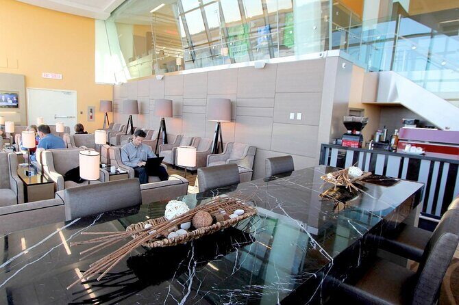 Edmonton International Airport Plaza Premium Lounge - Getting in: security first, boarding pass required