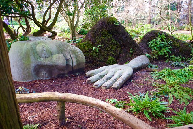 Essence of Victoria: Private Tour of Nature, History & Coast - Beacon Hill Park and the talent totem pole photo stop