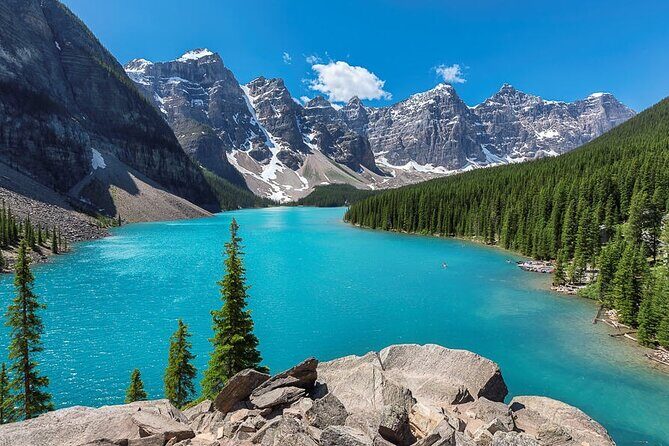 Experience Golden Hour at Moraine and Lake Louise - Moraine Lake in the evening: turquoise water with extra time