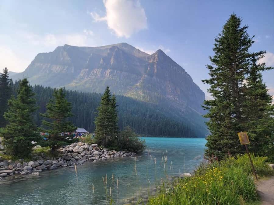 Explore Banff National Park & Lake Louise Day Trip - Moraine Lake in Summer: Access Planning and Guided Time