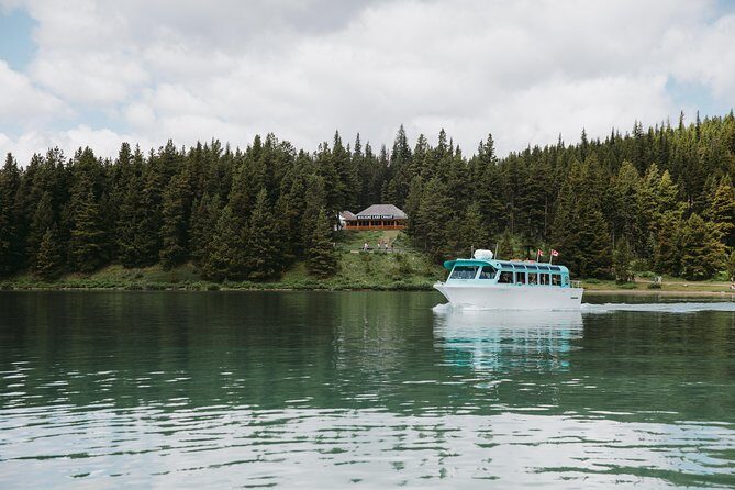Explore Jasper Tour with Maligne Lake Cruise - Food and comfort: lunch, snacks, and why it matters on a long day