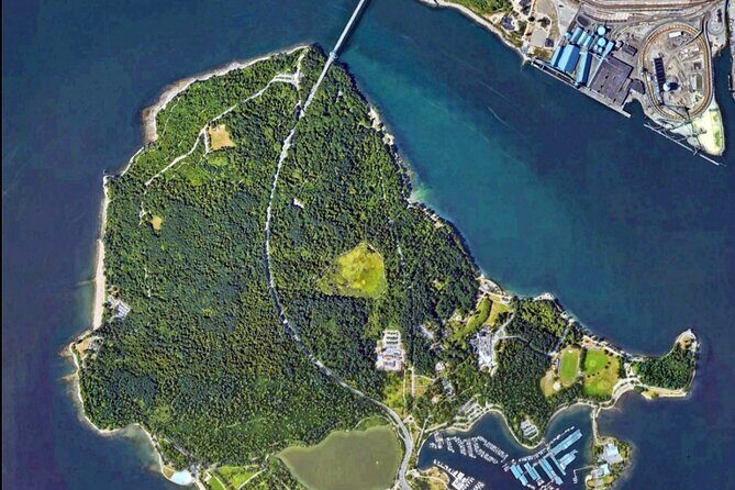 Explore Stanley Park on Electric Scooters - Who should book this Stanley Park scooter tour