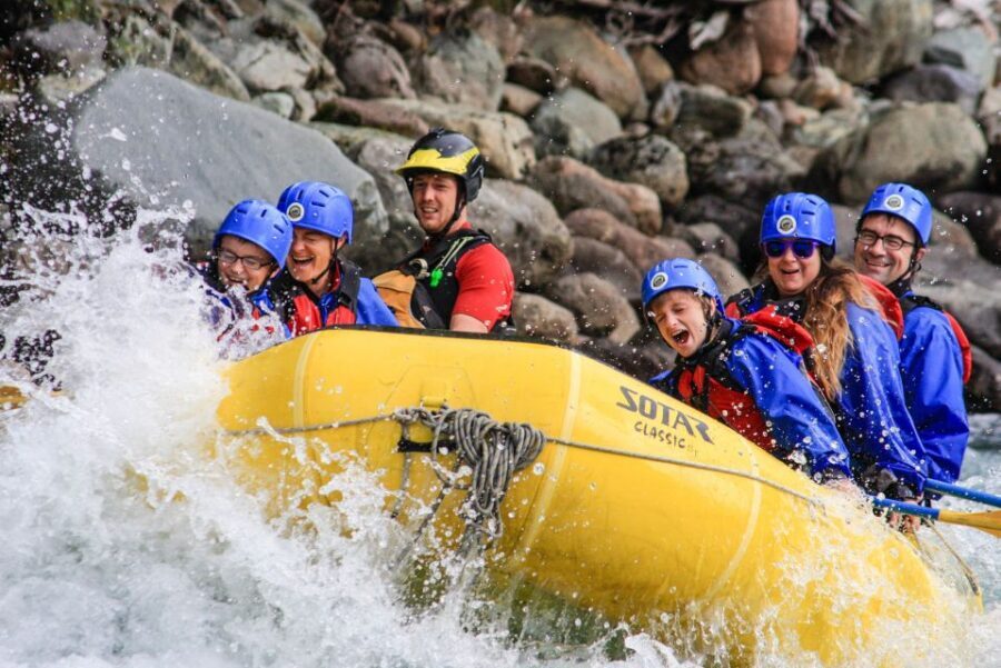 Family-Friendly Cheakamus Splash - Gentle rapids, real paddling, and the water-fight payoff