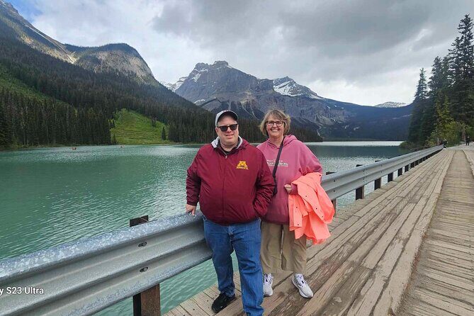 Famous Moraine Lake and Lake Louise Shared Shuttle Tour - Moraine Lake (1.5 Hours): The Rockpile View and the Valley of the Ten Peaks