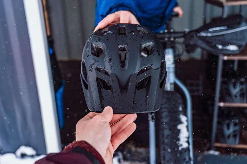 Fatbike rental - Au Canal-de-Lachine - Who this is best for: families, couples, friends, and team builders