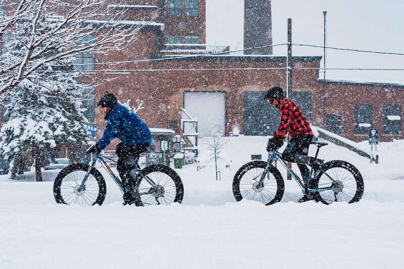 Fatbike rental - Au Canal-de-Lachine - Meeting up at St-Ambroise Street (or right by the canal)