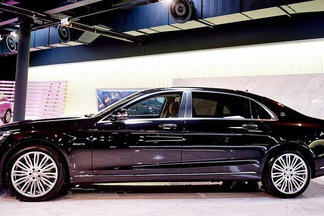 Fixed Price :- Private Transfers Niagara falls Hotel OR Pearson Toronto Airport - Comfort, Clean Cars, and Bottled Water on the Way to YYZ