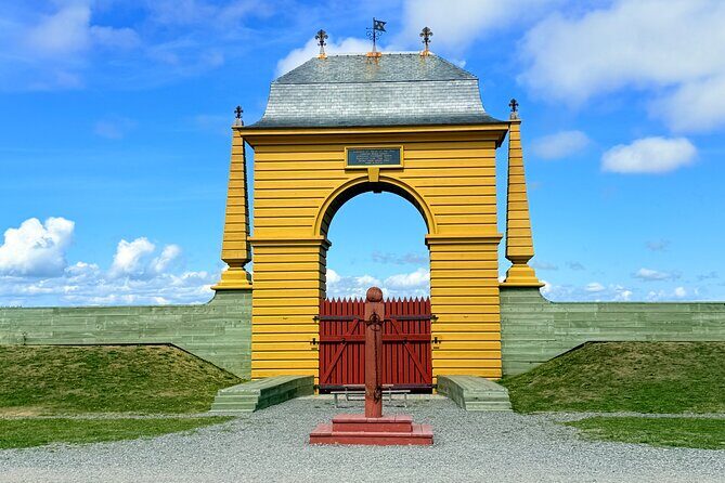 Fortress of Louisbourg Tour - Fortress of Louisbourg: walking through an 18th-century fortified town