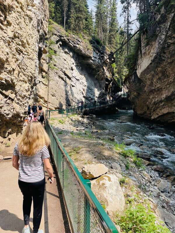 From Calgary: Banff, Moraine Lake and Lake Louise Tour - Who should book this Calgary to Banff lakes tour?