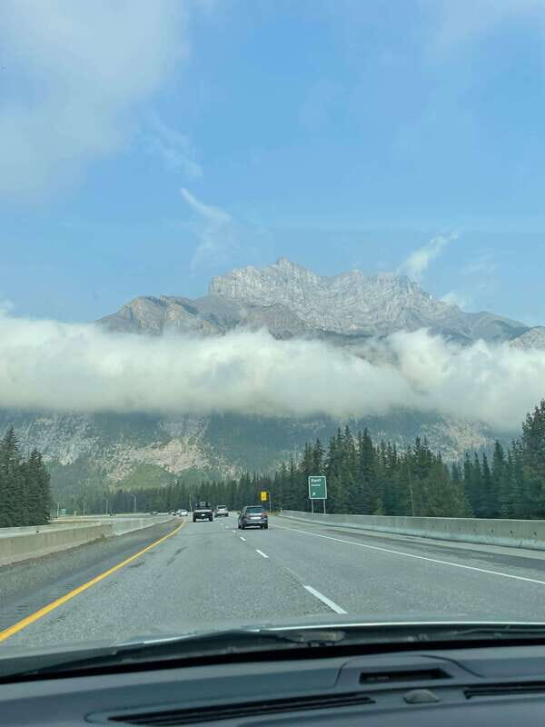 From Calgary: Banff, Moraine Lake and Lake Louise Tour - Banff Avenue break, lunch, and gift shopping time