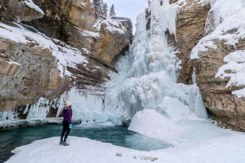 From Calgary: Banff, Moraine Lake and Lake Louise Tour - Hoodoo Trail: a valley stop that adds variety