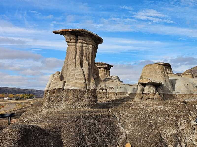 From Calgary: Drumheller Private Tour, Full day sightseeing - The Dinosaur Trail Stop: Drumheller Downtown, Shopping, and Icon Photos