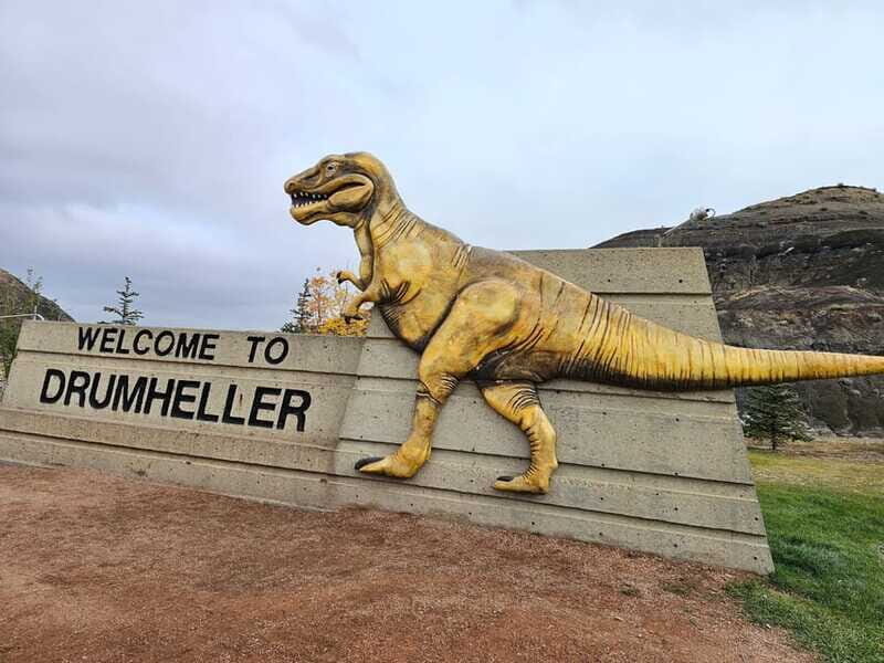 From Calgary: Drumheller Private Tour, Full day sightseeing - Wayne Ghost Town Mention: A Bonus for the Curious