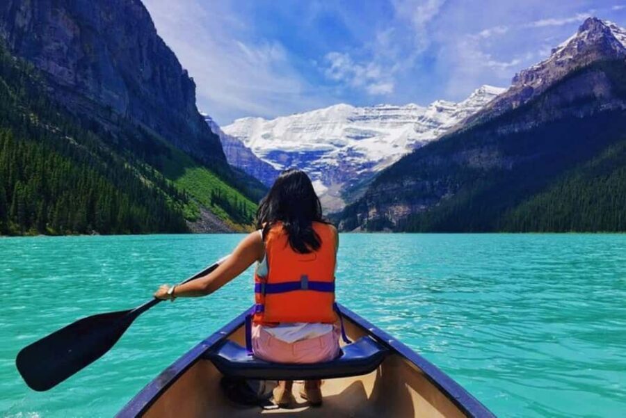 From Calgary: Explore 4 Stunning Lakes in Banff & Yoho - Morning rhythm: drive, café break, then Peyto