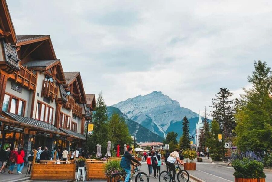 From Calgary: Explore 4 Stunning Lakes in Banff & Yoho - Emerald Lake in Yoho: more time for a real shoreline pause