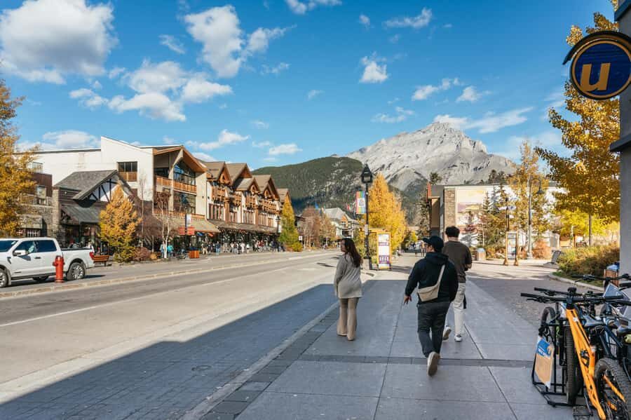 From Calgary: Private Banff National Park Day Trip - Lake Louise and Moraine Lake in one day: the trade-offs