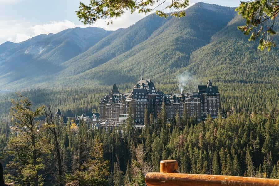 From Calgary: Private Banff National Park Day Trip - Guide and service quality: how the day feels in real use