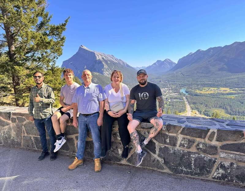 From Canmore/Banff: Icefields Parkway & Abraham Lake Bubbles - Lunch, Break Time, and Shopping Stops