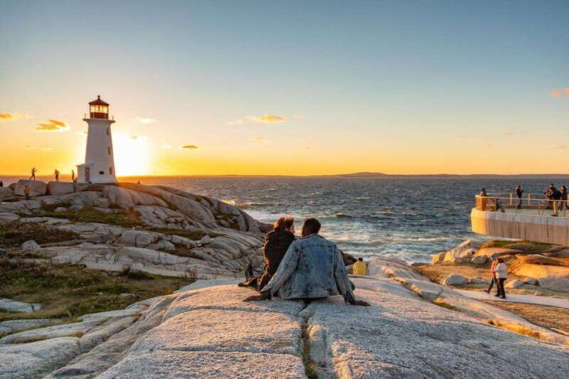From Halifax: Peggy's Cove Bus Tour - How Guides Make (or Break) the Experience