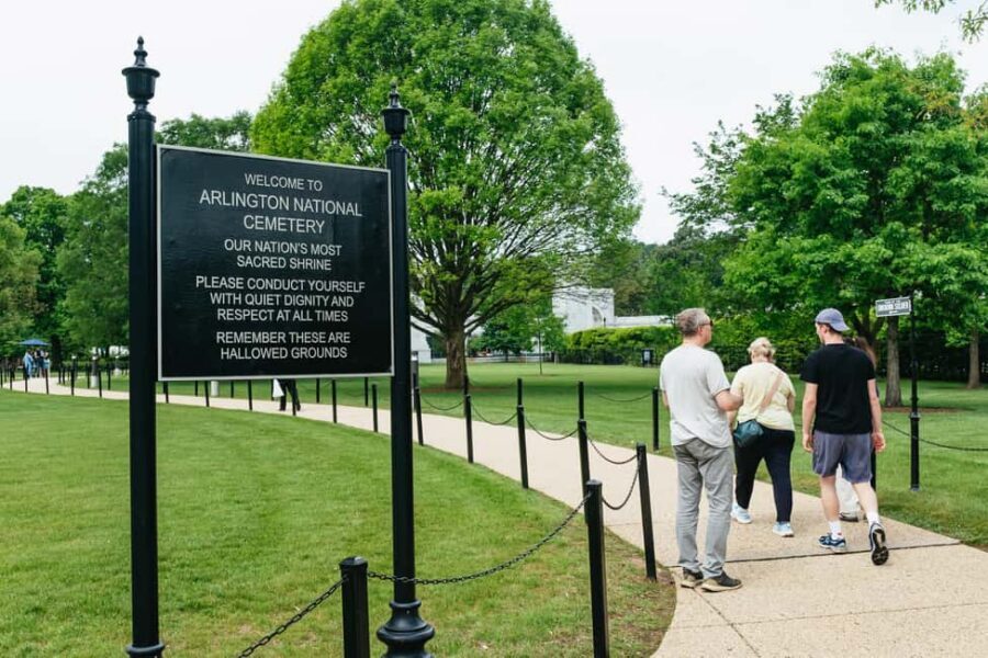 From Manhattan or New Jersey: Washington DC in a Day Tour - Arlington National Cemetery and the Pentagon: solemn sights plus big views