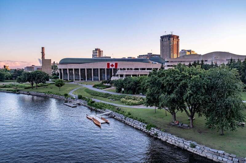 From Montreal: Ottawa with Private Guide and Pickup - ByWard Market and food breaks: where you choose your adventure
