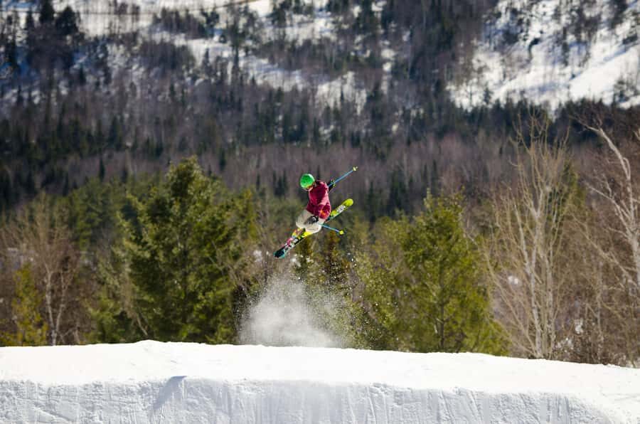 From Montreal: Skiing or Snowboarding Day Trip - From Montreal to Lanaudière: a true one-day ski rhythm