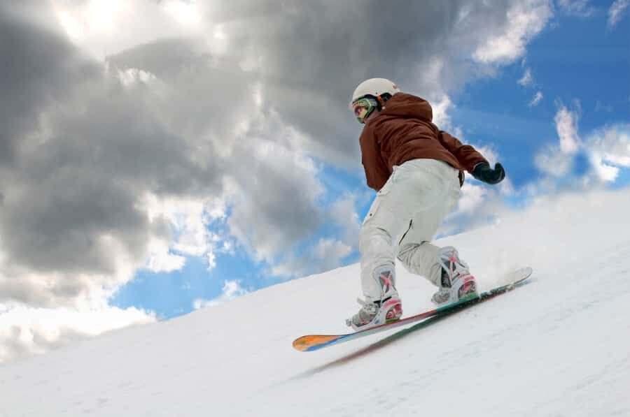 From Montreal: Skiing or Snowboarding Day Trip - Ski or snowboard gear rental + lift pass: where the value really shows