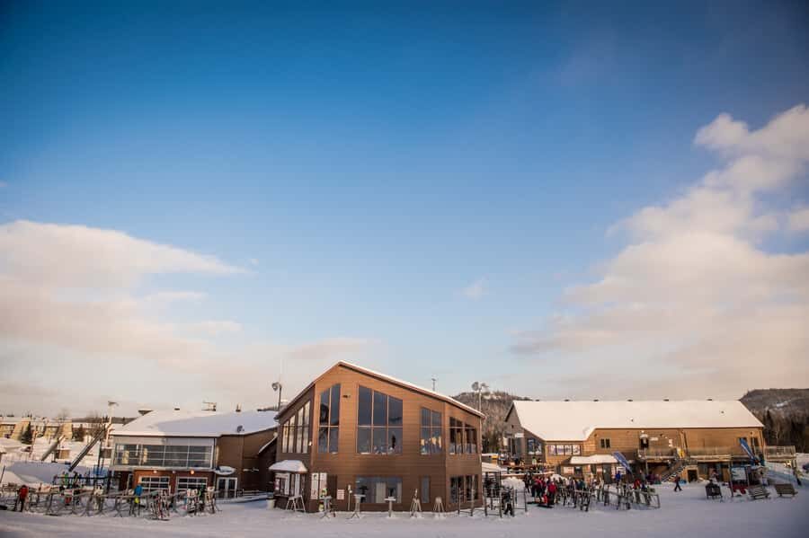 From Montreal: Skiing or Snowboarding Day Trip - The included transfer ride: small details that save your energy