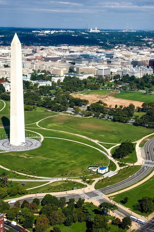 From New York City: Washington DC Sightseeing Tour - Lincoln Memorial and the Thomas Jefferson Memorial: reflective stops with big visuals