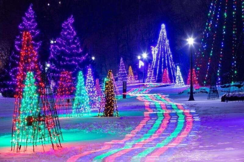 From Toronto: Winter Festival of Lights Niagara Falls Tour - Why the Niagara Falls Winter Festival of Lights is more than a pretty night walk