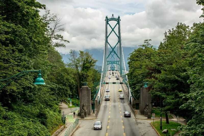 From Vancouver: Lighthouse Park & Horseshoe Bay Hiking Tour - Horseshoe Bay coffee by the waves: the included stop you’ll remember