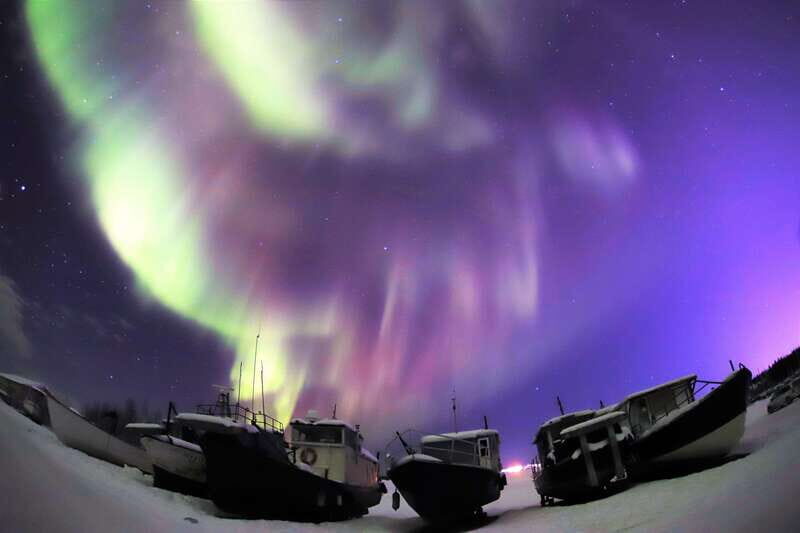 From Yellowknife: Northern Lights Bus Tour with Photos - Photographer on Board: Included Pictures Without the Pressure