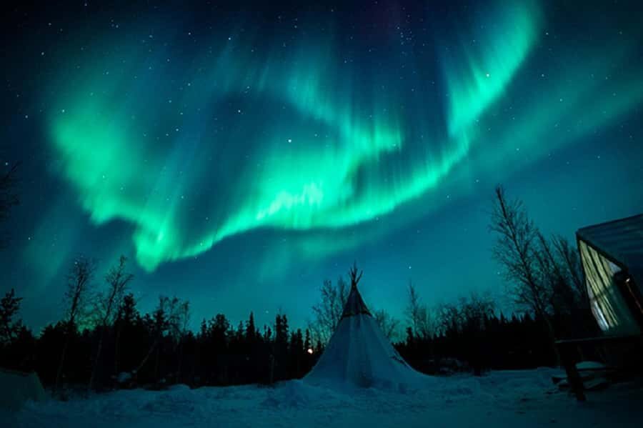 From Yellowknife:4-Day Aurora Viewing Tour with Hotel Pickup - Arrival In Yellowknife: The Airport Pickup That Actually Helps