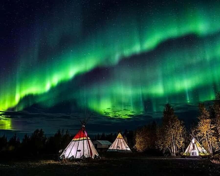 From Yellowknife:4-Day Aurora Viewing Tour with Hotel Pickup - Day 1: Indian Hunting Tent Valley Camp and Your First Aurora Window