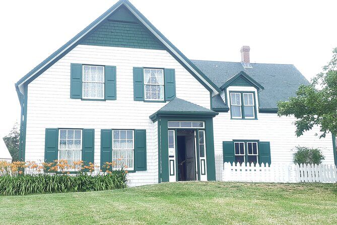 Full Day North and South Shore Prince Edward Island tour - Green Gables: the famous house stop, with admission extra