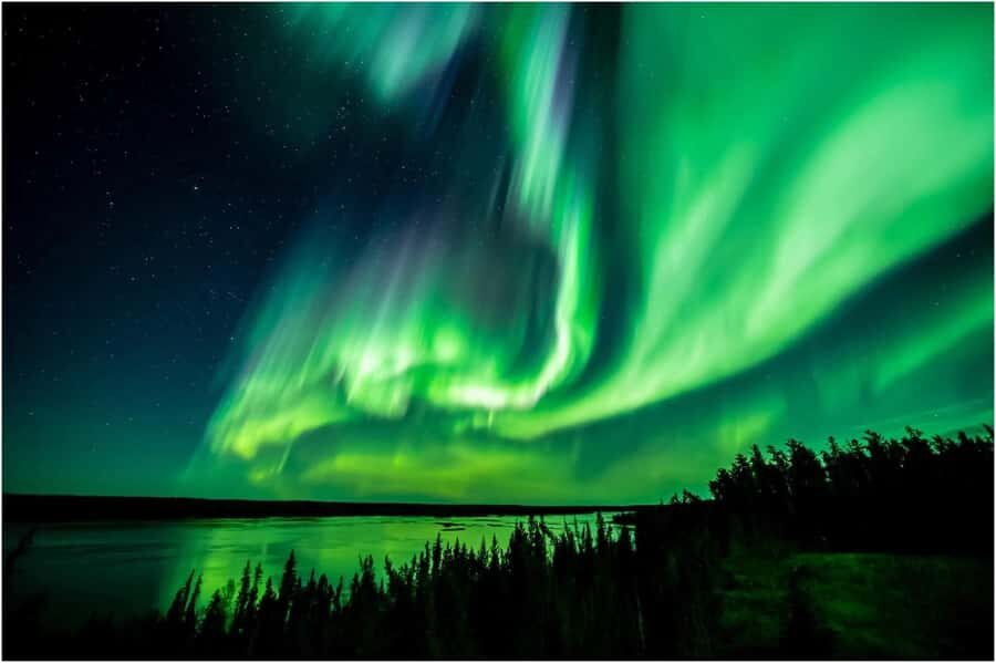 Full-Day Yellowknife Tour with Northern Lights/Aurora View - Morning in Yellowknife: Frame Lake, Niven Lake, and the Bush Pilots’ Story