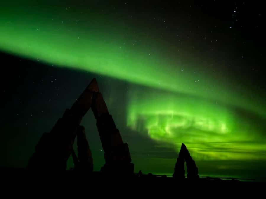 Full-Day Yellowknife Tour with Northern Lights/Aurora View - Guides, Languages, and the Human Factor