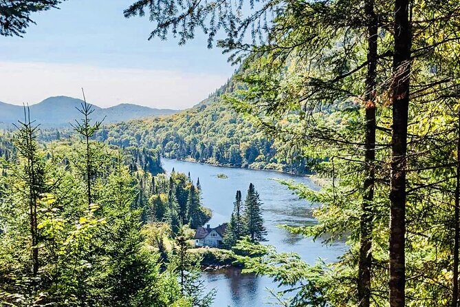 Guided Hike in Jacques-Cartier National Park - Guides, pace, and group size: what a small team changes