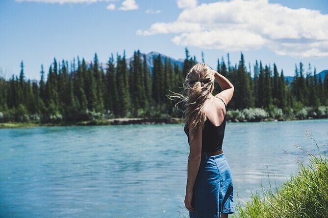 Guided Tour to Banff Highlights & Wildlife With Gondola Admission - Lake Minnewanka and Two Jack Lake: glacial color and wildlife odds