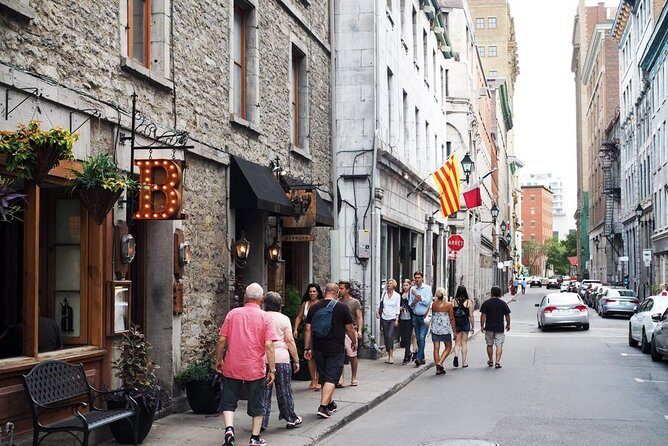 Half day private city tour - Old Montreal: cobblestones, civic buildings, and the church moment