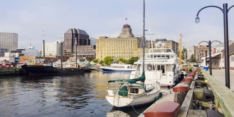 Halifax Harbourfront Food Walking Tour - The oyster kickoff: what to expect from the very first bite