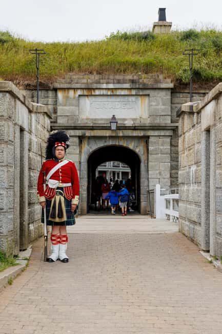 Halifax: Peggy's Cove, Citadel and Titanic Cemetery Tour - Pickup, drop-off, and why the schedule feels manageable