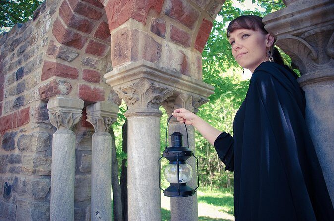 Haunted Walk Experience at the Mackenzie King Estate - Atmosphere: Lanterns, Quiet Groups, and How Spooky It Gets
