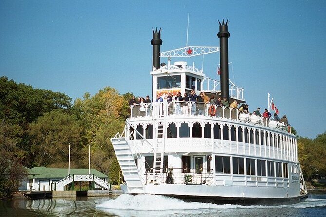 Heart of the 1000 Islands Sightseeing Cruise - On board: live entertainment, sound challenges, and seating reality