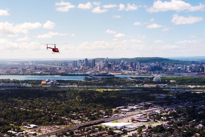 Helicopter Tour Over Montreal - Private tour feel: why fewer people can make a big difference