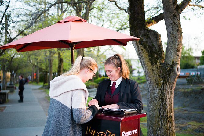 Heritage Horse-Drawn Carriage Experience in Victoria - Comfort details that matter: blankets, roof, and carriage lanterns