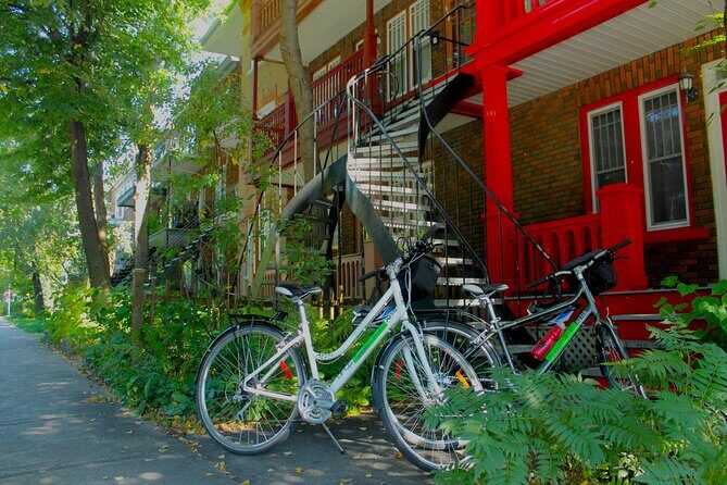 Historical Lower Town & Neighborhoods Bike Tour - Stop 1: Place de la FAO—friendly streets and architecture cues