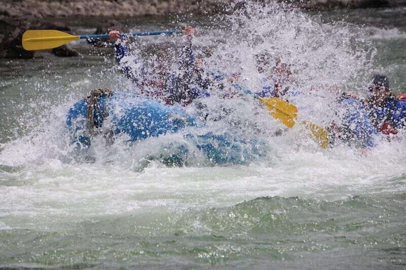 Jasper: Athabasca River Mile 5 Whitewater Rafting Tour - Getting There: Meet at Jasper’s RV Lot and Find the School Buses