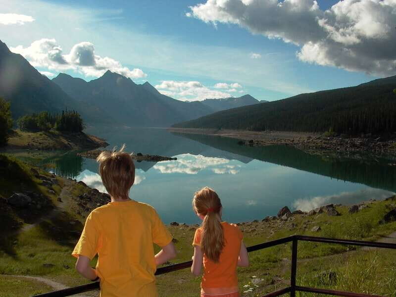 Jasper: Maligne Valley Wildlife & Spirit Island Cruise - Spirit Island cruise: 1.5 hours on Lake Maligne